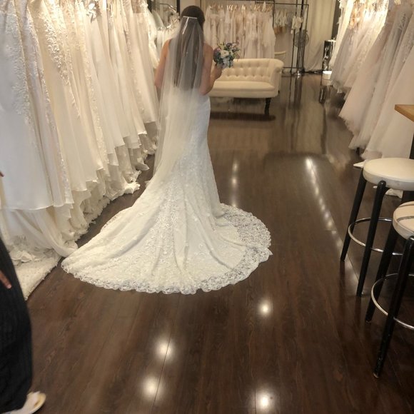 Wedding dress - Picture 10 of 13